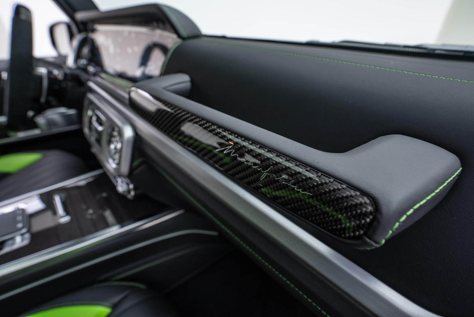 2025 MERCEDES BENZ G63 AMG | EXTENDED NIGHT PACKAGE | MANUFAKTUR NAPPA LEATHER DIAMOND QUILT | REAR